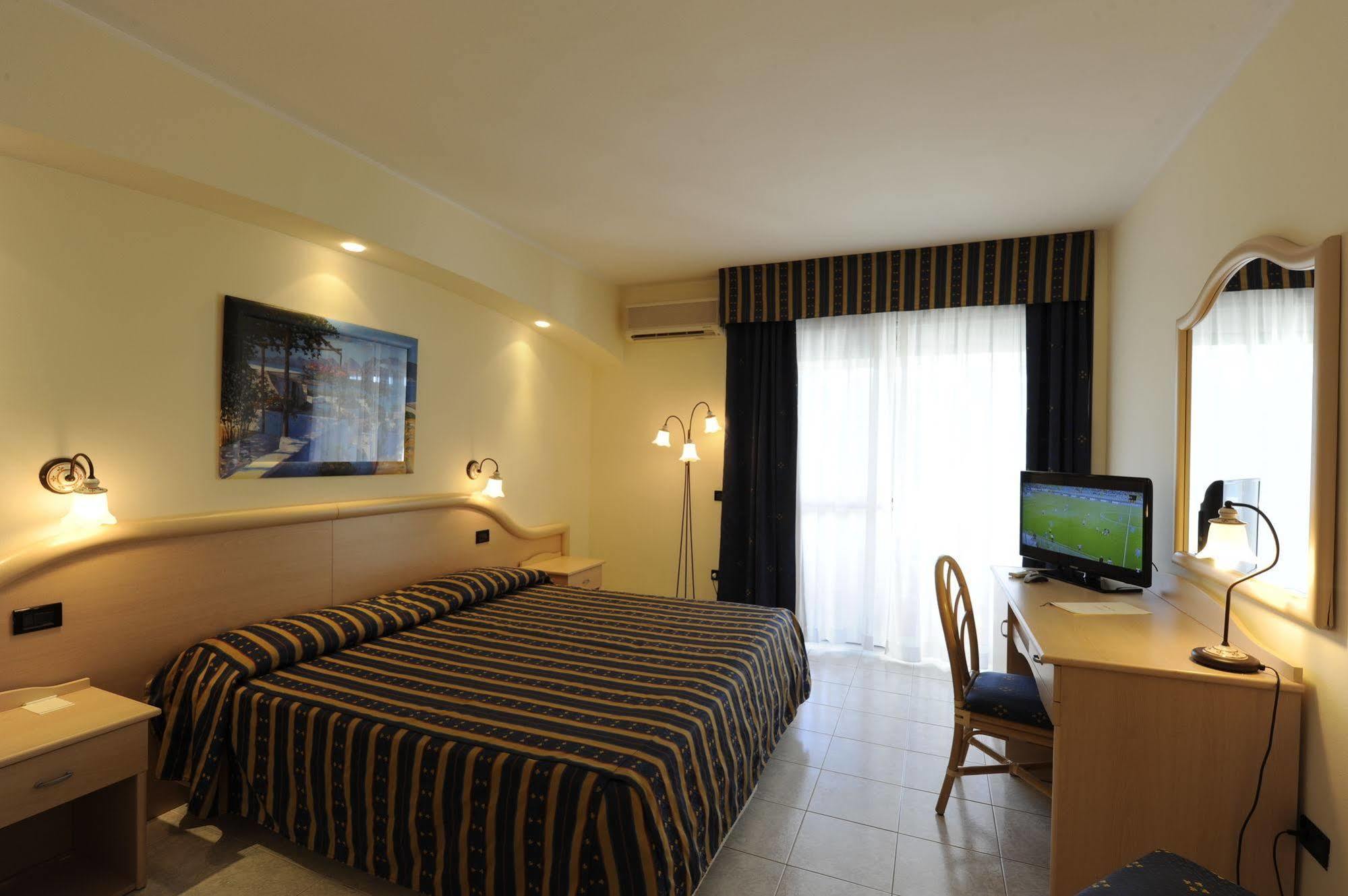 Pugnochiuso Resort - Hotel Del Faro Luaran gambar