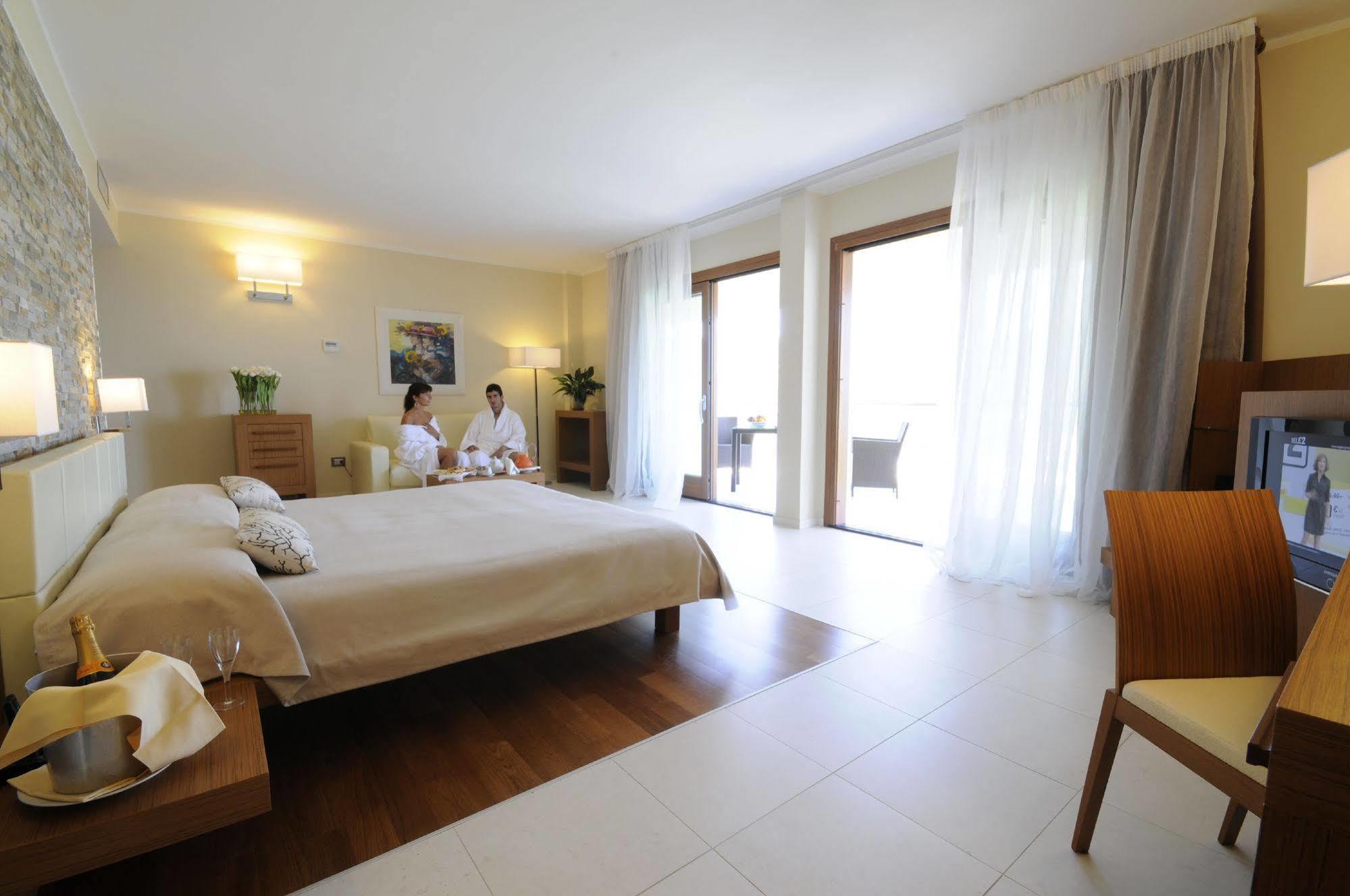 Pugnochiuso Resort - Hotel Del Faro Luaran gambar